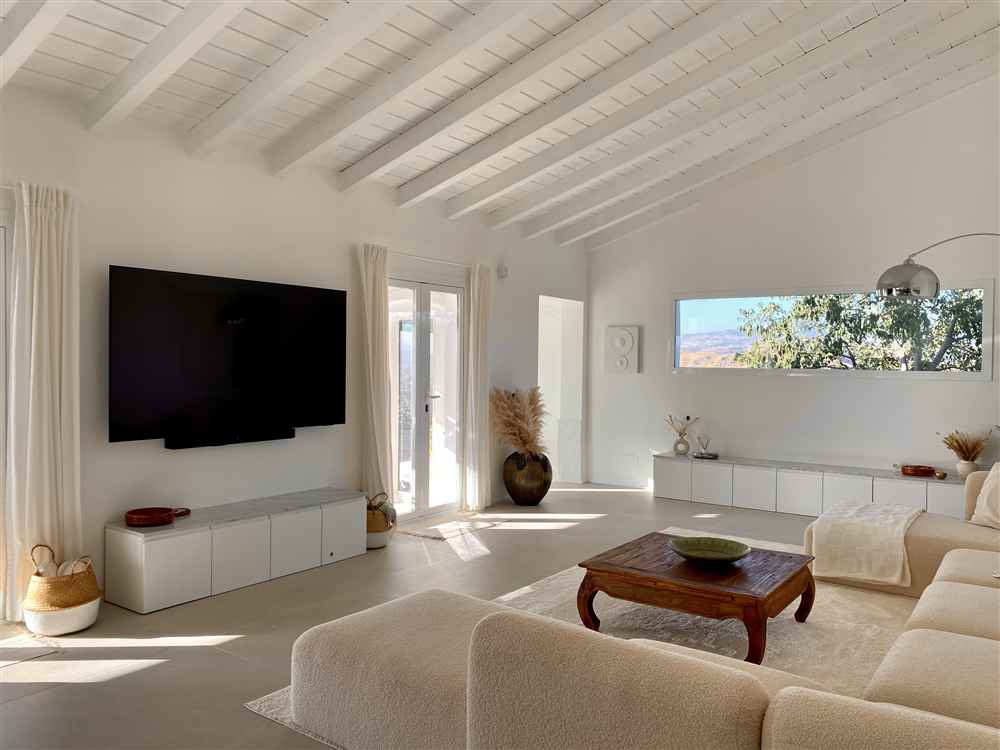 Modern & Open Living Space